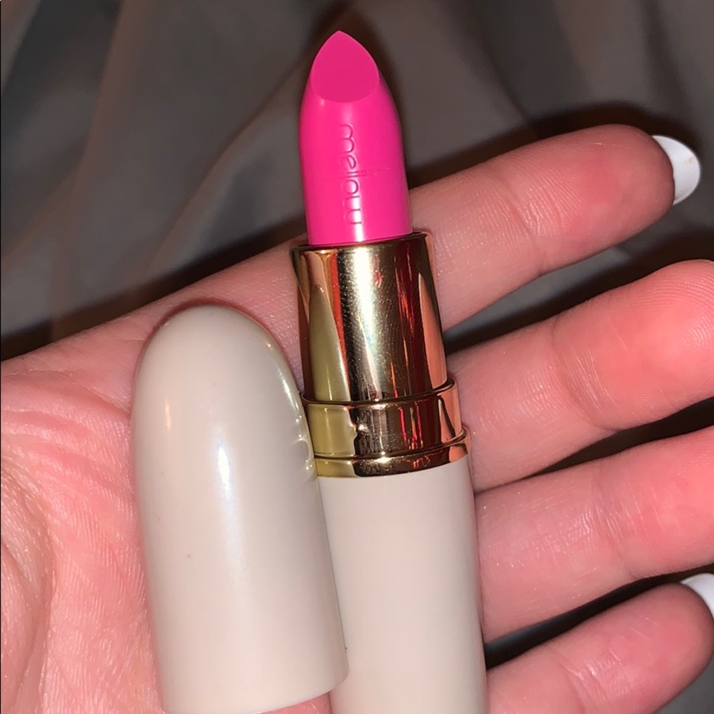 Mellow lipsticks in the shade Candy floss